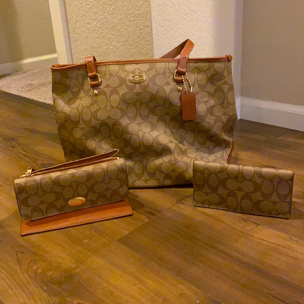 Leather Coach purse & Wallet